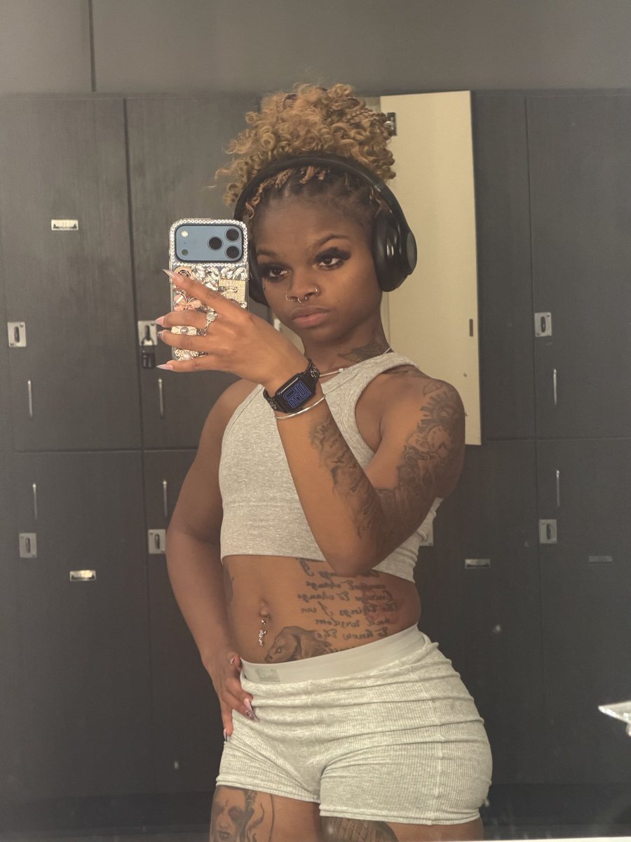 kristhya's tweet photo. Who's tryna link up with me rn? I'm ready to meet up and have some fun!... I'm mobile 🤤👀🚗.   INCALL/OUTCALL 💦 #meetups #nolimit #meets #horny #porn #sex #nsfwtwt #milf #nsfw #facetime
#squirt #latenight https://t.co/VulgB9wiyy