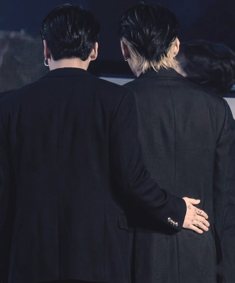 SunHobi_19's tweet photo. DAMN TAEKOOK😩✋️ https://t.co/6XjAvqsivk