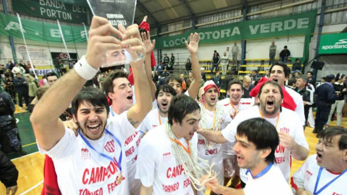 caubasquet's tweet photo. 🏀 Cuando se analiza abandonar se le falta el respeto, por ejemplo a los campeones de aquel Torneo Federal. Incluso a lo expresado en los festejos.

“Los esfuerzos y sacrificios dan sus frutos y el básquetbol lo ha logrado" Pte L. Spahn (2013)

Costó 34 años volver a la LNB. https://t.co/7raUpLBOhm
