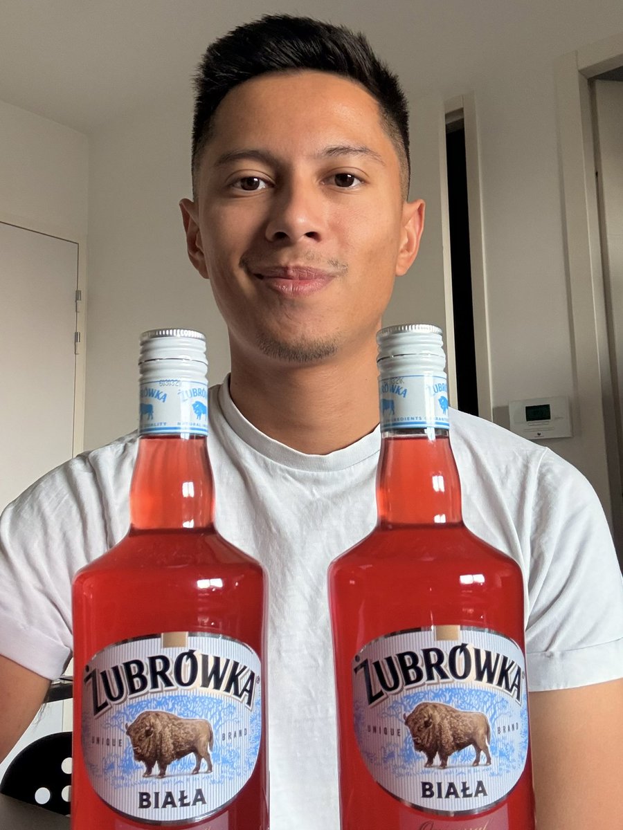 ntematt's tweet photo. #LGBTQIASunlightOfAugust 
De l’accrobranche à la vodka Tagada ! https://t.co/vZpsbN1I45
