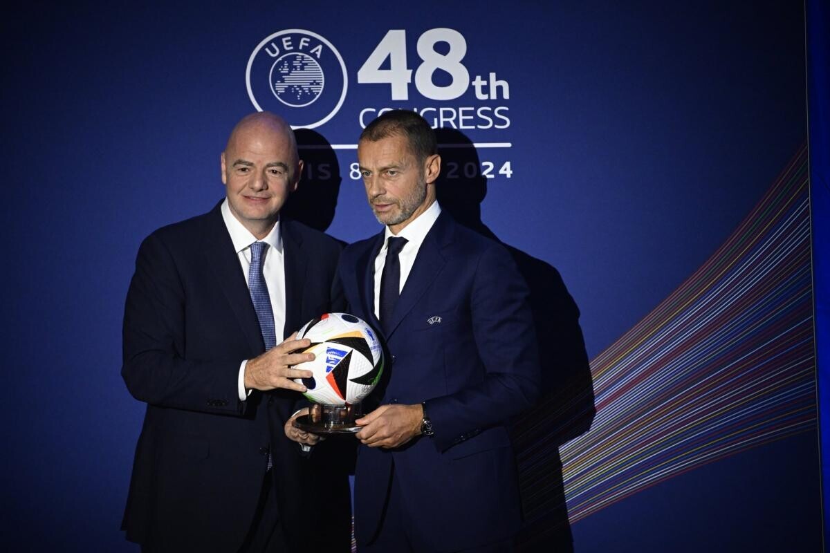 lequipe's tweet photo. L'UEFA menacerait Gianni Infantino et la FIFA de poursuites judiciaires après son projet avorté de vente de la Coupe du monde

➡️ https://t.co/FPdZpG6ZDB https://t.co/yIw2tyv7qD