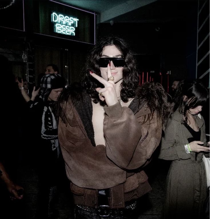 hommulazwest's tweet photo. he kinda loves doing this hand sign in pics https://t.co/pQafXJ9nKL