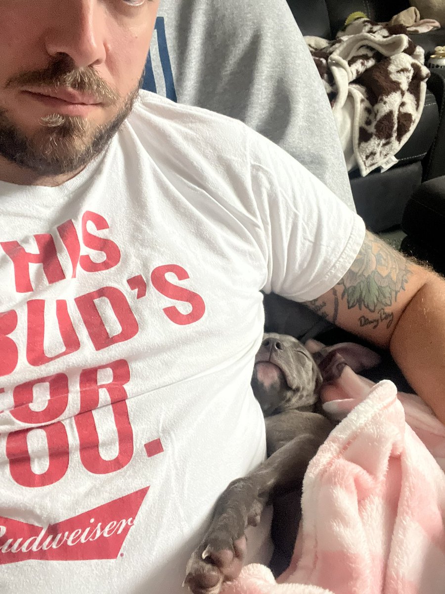 KJillian12's tweet photo. Rescued another little baby! https://t.co/68LTcAfs9s