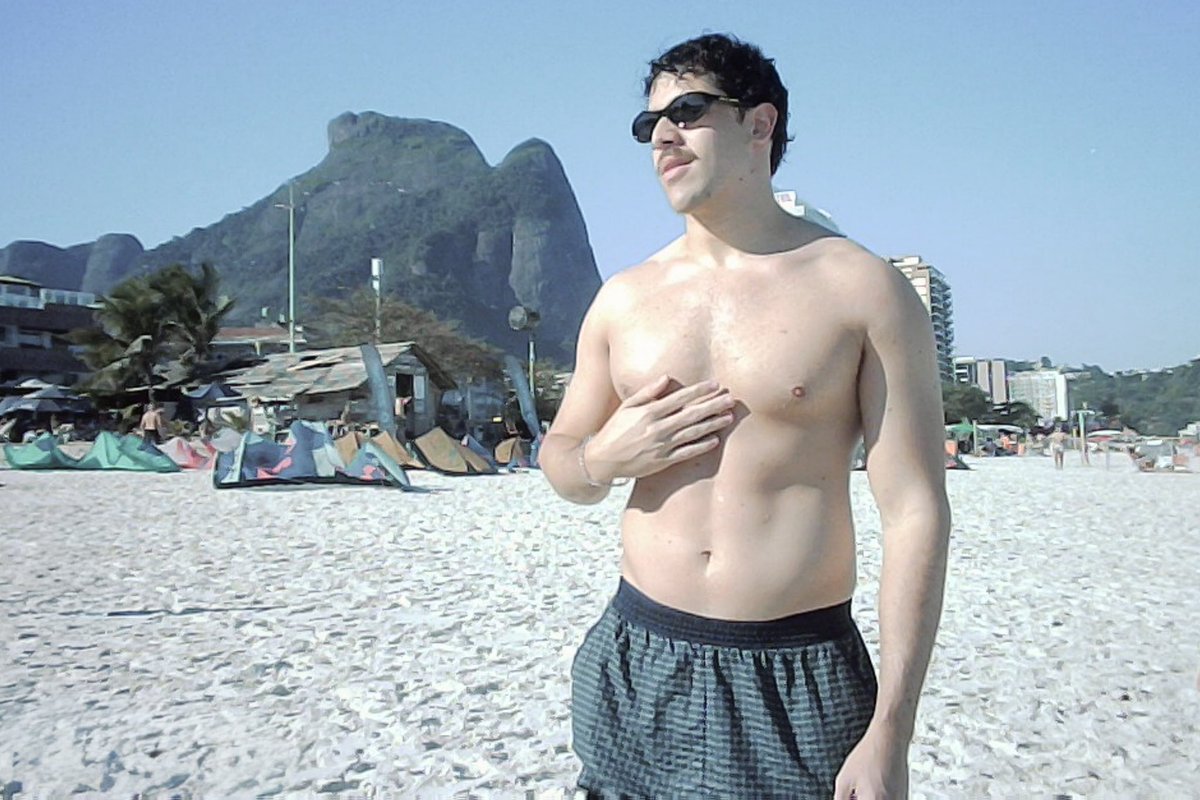 brederodi's tweet photo. praia de inverno https://t.co/7nRD9FrP3c