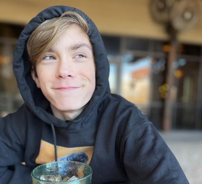 crtyscm's tweet photo. 1. good question, tbh i like both but 2022's chrıstıan is so precious to me, but honestly he looks hottɛr now

2. julian can probably be vɛrs, while christian gives a lot of bottøm vibes

 https://t.co/rKl7wEBOiN https://t.co/hfSV5MNfOo