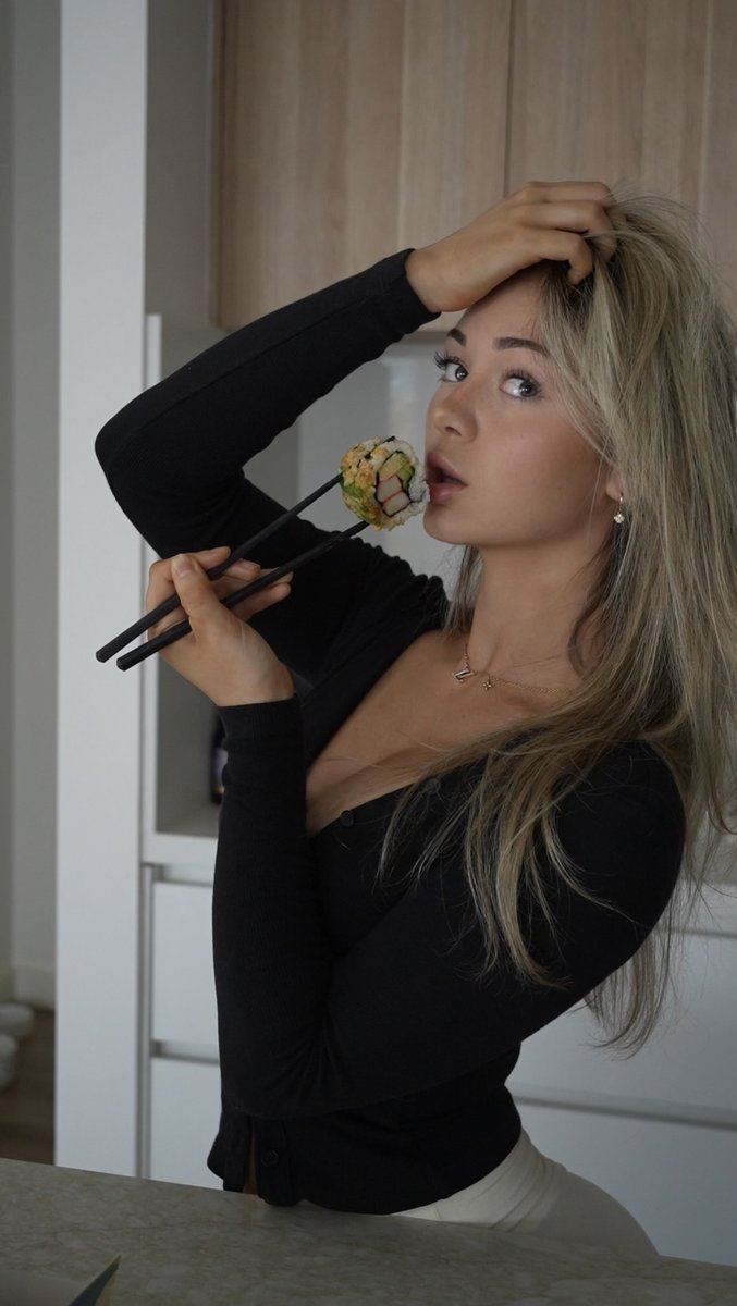 itsreallyhopey's tweet photo. would you let me give you mouth to mouth? 👄 https://t.co/FdEjPlTeK4