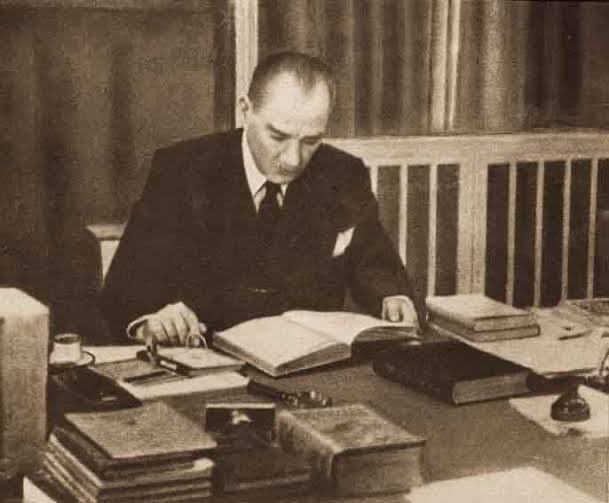 YusufElmas's tweet photo. Mustafa Kemal Atatürk, tarihin görüp görebileceği en üst düzey anti-emperyalist liderdir.

Tam bağımsız Türkiye’yi inşa etmek için ömrünü tüketmiştir.

Onun anti-emperyalist fikir mirasının önemini, bugünkü dünya siyasetine baktığımızda çok daha iyi anlıyoruz. https://t.co/Uqn9NYhPQU