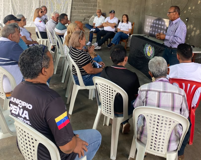 ADYaracuy1's tweet photo. #01agosto | Zonal de Organización y Gerencia Política en #chivacoa y #SabanadeParra con los equipos municipales de Bolívar, Bruzual, Nirgua, Arístides Bastidas, Páez, Urachiche y Peña. 
#ADYaracuyEnResistencia
Excelente actividad de trabajo y formación en liderazgo efectivo. https://t.co/2t0tX088FT