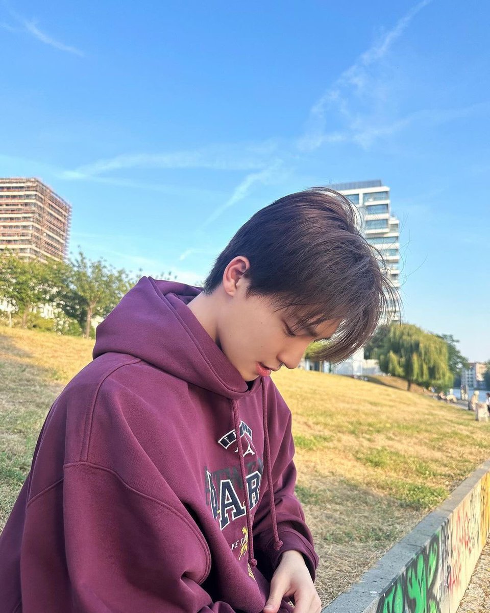 shuaespresso's tweet photo. — dino as u + me = <3

“But I got a feeling wounds are healing talking on the phone
I know everybody changes, but I hope that we don't
Carve our names into the car seat leather
You plus me equals a heart forever” https://t.co/rndtr8f584