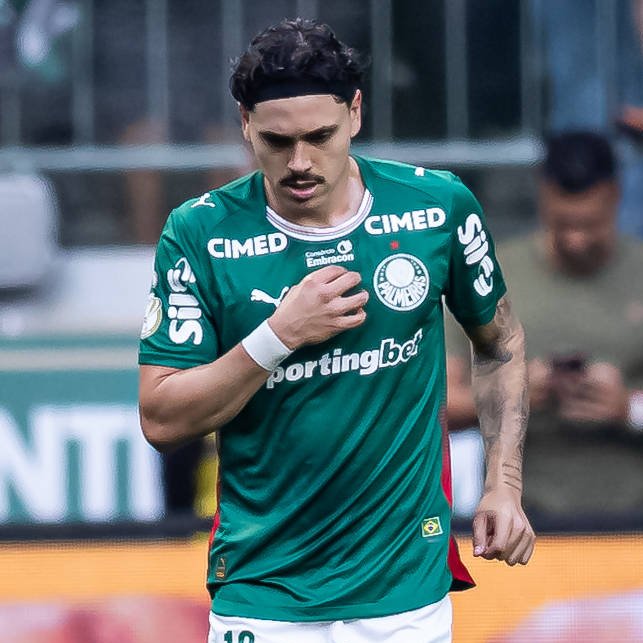 SofascoreBR's tweet photo. Mauricio pelo @Palmeiras depois da Copa do Mundo FIFA 2026:

⚔️ 4 jogos
⚽️ 4 gols (!)
⏰ 68 mins p/ marcar gol (!)
👟 10 finalizações (7 no gol!)
🎯 2.5 finalizações p/ marcar gol (!)
🧠 1 grande chance criada
🔑 4 passes decisivos
✅ 90% acerto no passe (!)
💯 Nota Sofascore 7.63

🇵🇾🔥