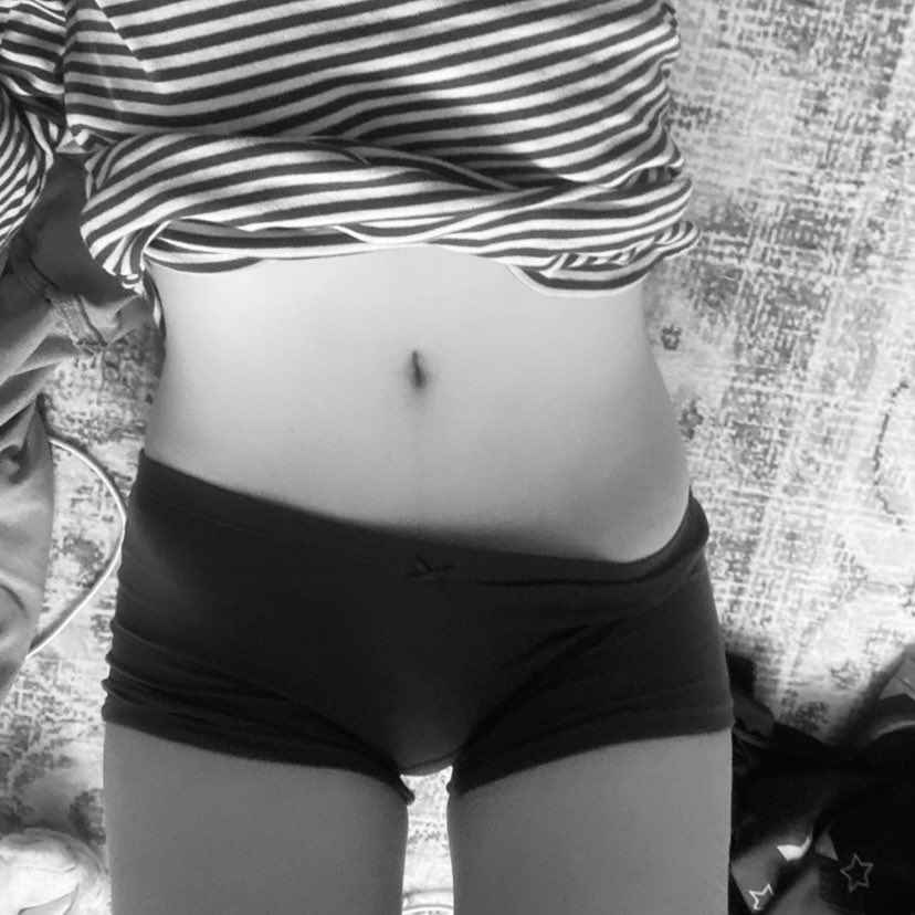 player_hat3r's tweet photo. i hate myself i want to rip this fat off of me i feel suffocated https://t.co/iqQ9NKz971