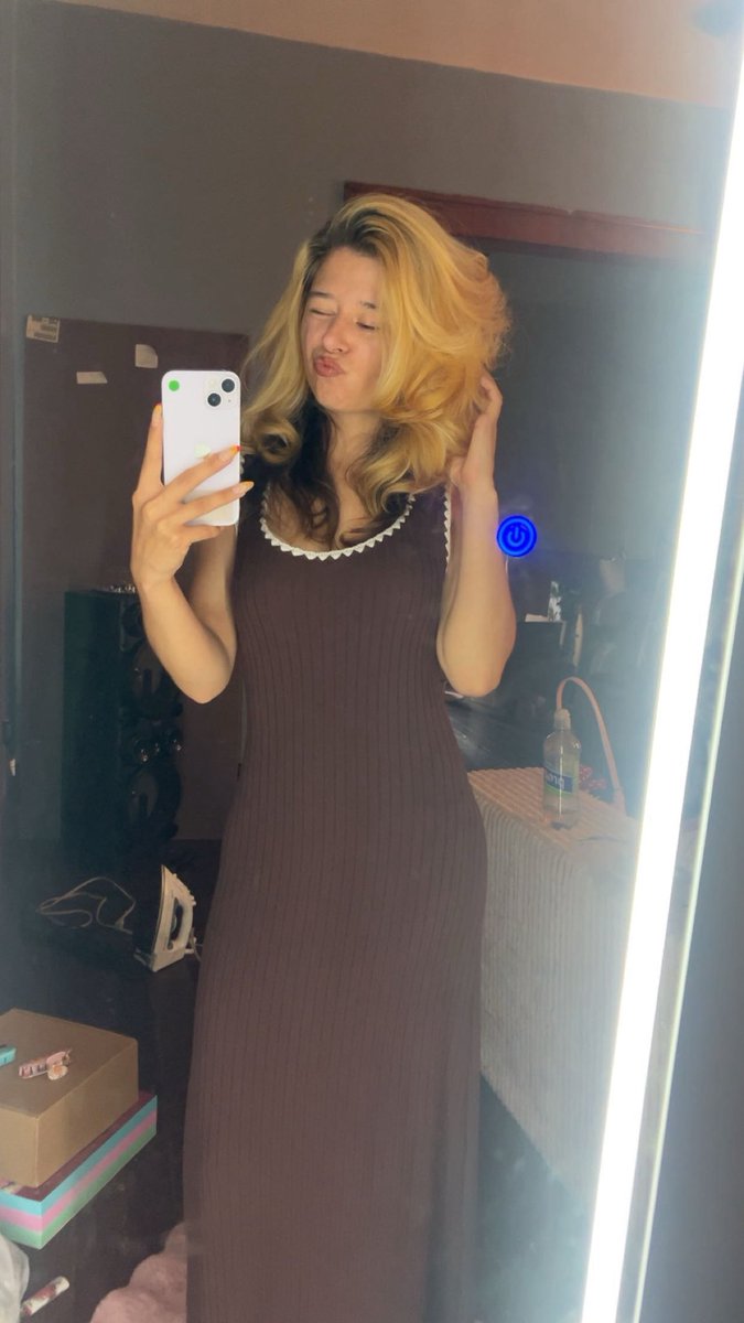 RoseGoddess_0's tweet photo. To the loser gifting on throne 🥹💗 gift me one more of those fuzzy socks cash gifts and that’ll cover this months rent! How hot would that be? 🥵 https://t.co/tZfgukWrC5