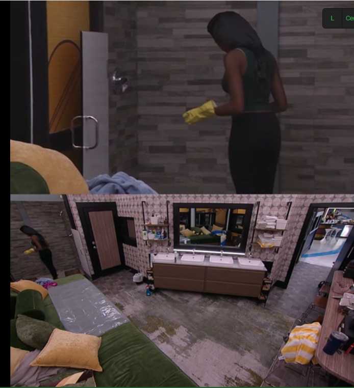 JokersBBUpdates's tweet photo. 2:10 PM Taylor cleaning the shower. #BB28 #BBLF https://t.co/6KyeI38rII