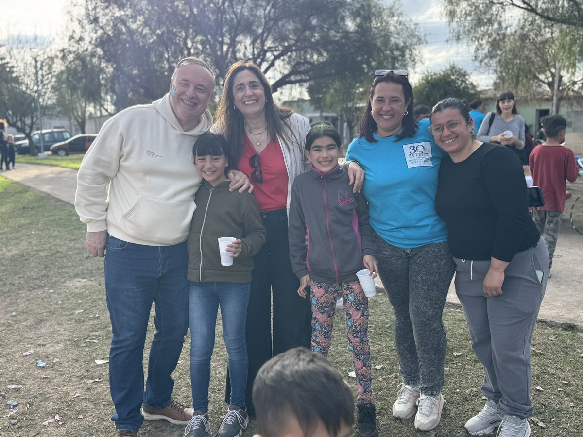 vnavarroalegre's tweet photo. Qué alegría compartir esta tarde en #BarrioLosOlmos junto a tantas familias. 

Ver a las chicas y los chicos disfrutar de los juegos, las actividades y cada momento del encuentro nos recuerda la importancia de seguir generando estos espacios para compartir. 

Gracias a todos los que fueron parte. ❤️

#Infancias #Familias #VillaMaría