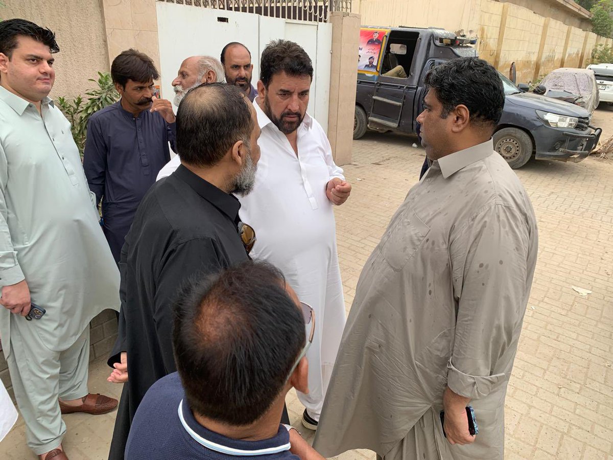 farooqak77's tweet photo. آزاد جموں و کشمیر (AJK) قانون ساز اسمبلی LA-34 (جموں ون) اور LA-40 (ویلی ون) کے عام انتخابات کے دوسرے مرحلے کے موقع پر آج کراچی گلشنِ اقبال میں پولنگ کیمپ پر موجود جیالوں کا رش۔ https://t.co/A7EvMwfI2b