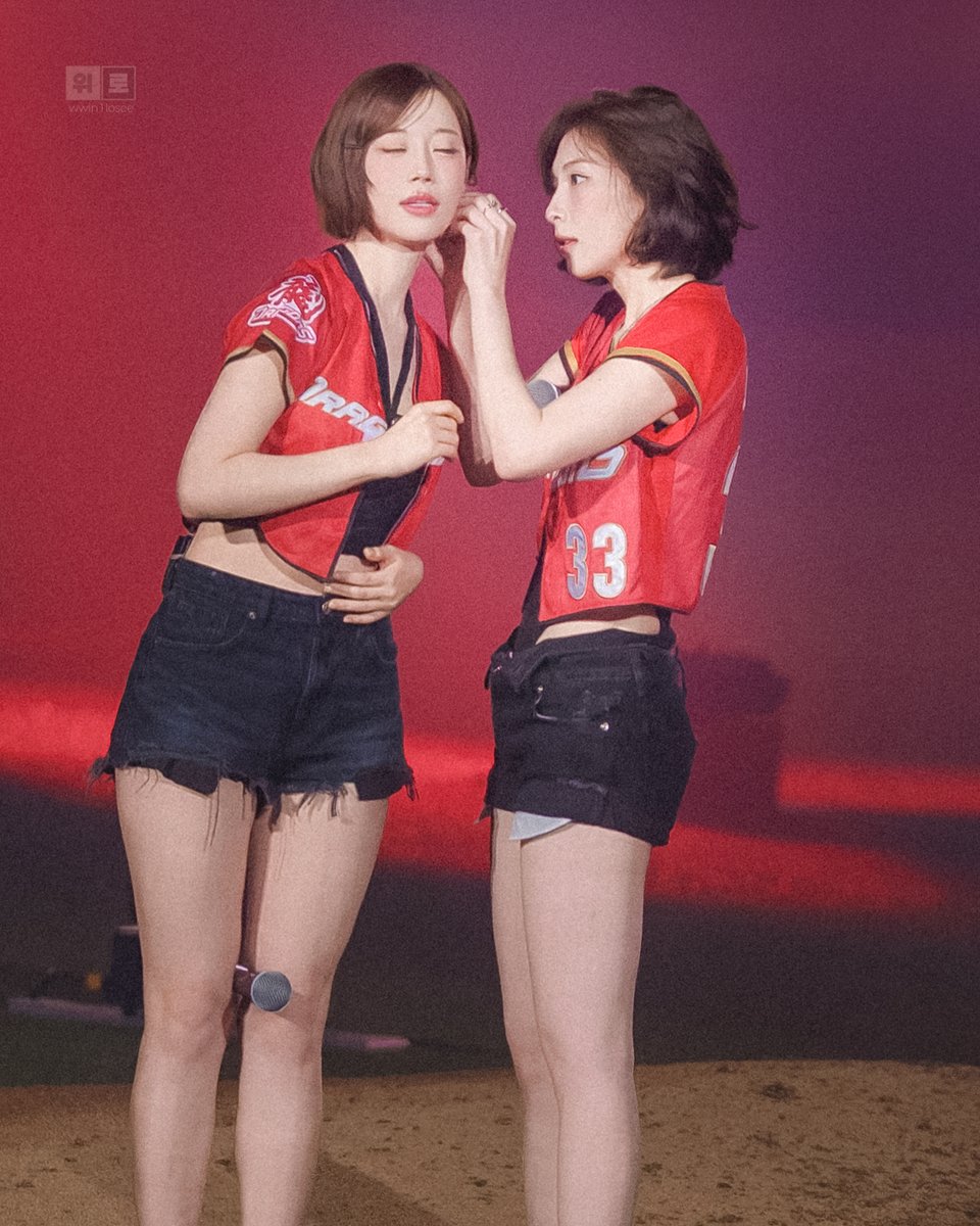 wwin1losee's tweet photo. 260802 대만 시구 이벤트 #지영지 를 보는 한승연
진자 둘이 먼데 결혼해라 정말
#응답하라강지영 #허영지는지금도배고파 https://t.co/kMC6Zy1Kz6