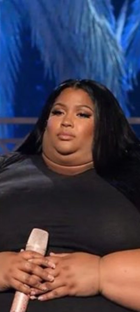 TheeQueen069's tweet photo. @cardigangdevil @iamcardib Omg lizzo 😳 https://t.co/fCIOStnKx8