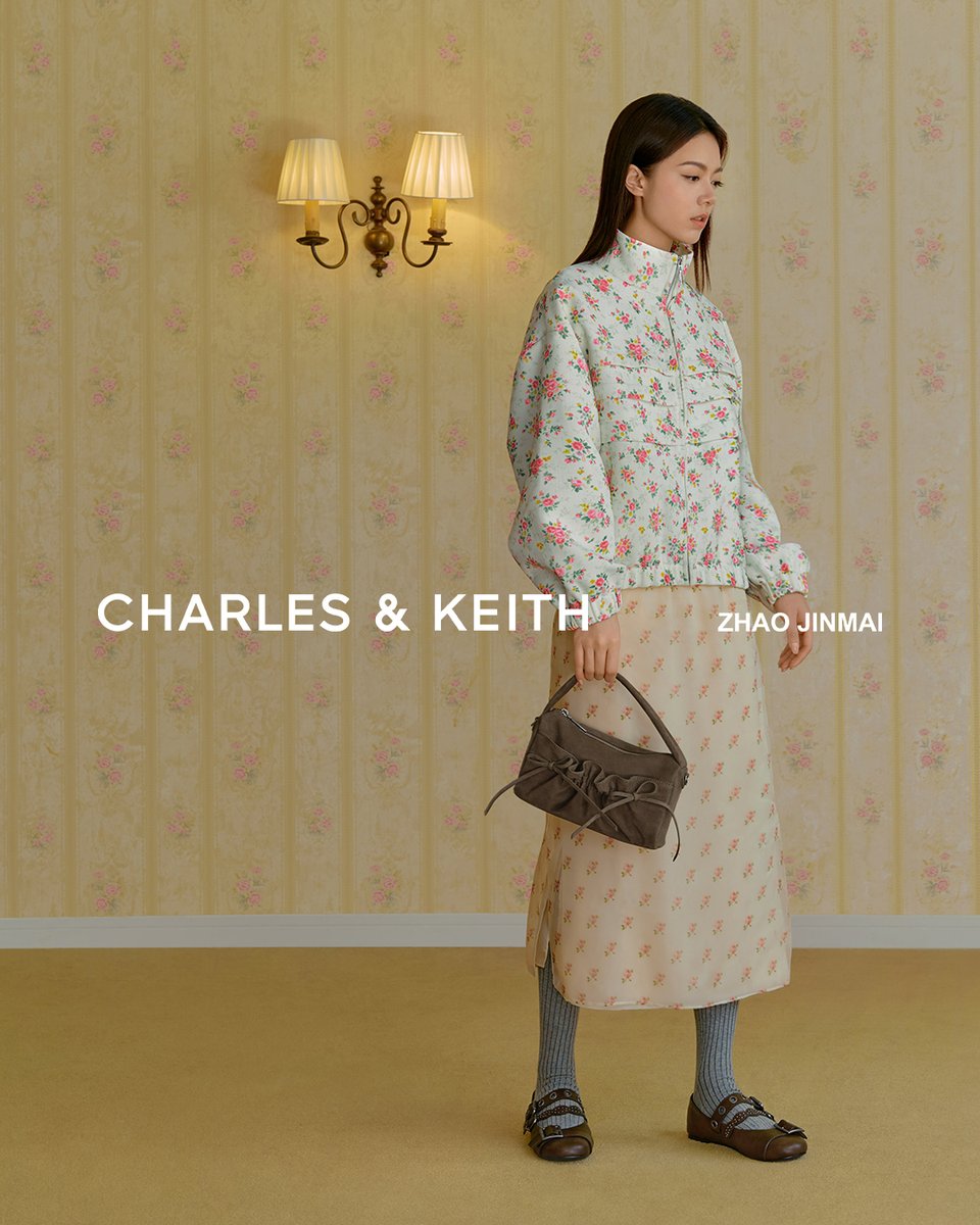 Charles_Keith's tweet photo. Zhao Jinmai grounds her sweet and feminine floral ensemble with the soft, earthy Reese top handle bag.

#CharlesKeithFW26
#ImwithCharlesKeith
#ZhaoJinmai
photographed by Nick Yang https://t.co/W9CIPqc0Zv