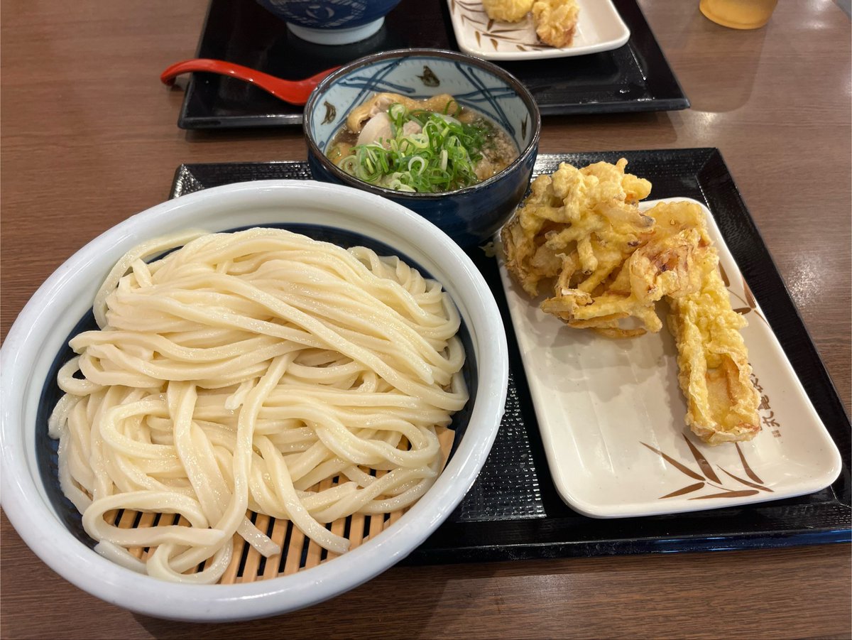 cocoute_imuchin's tweet photo. 待望の‼️

気づけば1年ぶりくらい⁉️の丸亀製麺うどん🍲

肉汁つけうどん2玉🤤

うまいっ👏 https://t.co/8HI2cn3dBl