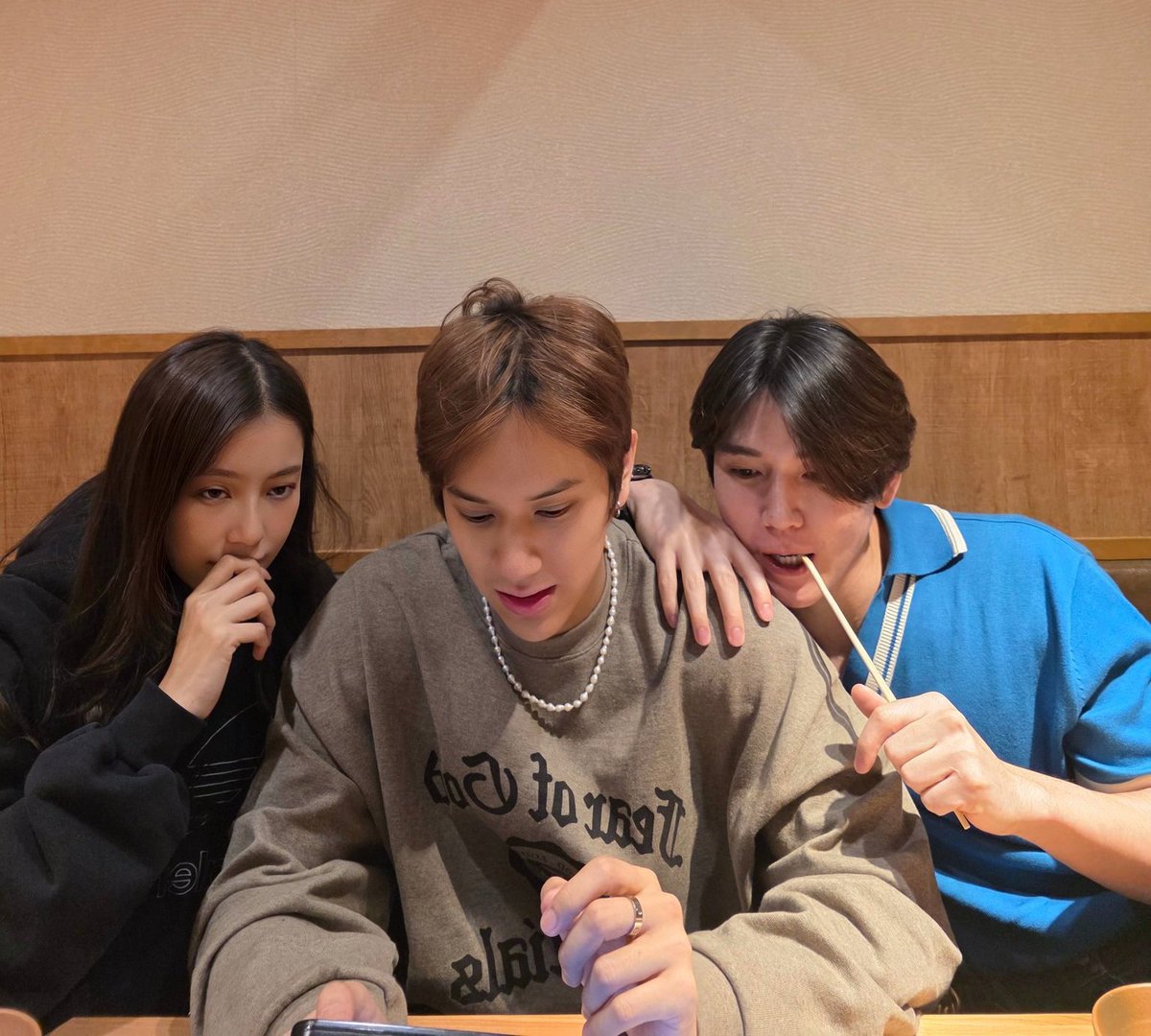 LutionAvo's tweet photo. 1st gen parents     x      1st gen babies  🤗 https://t.co/dE5ZQHXZ1F