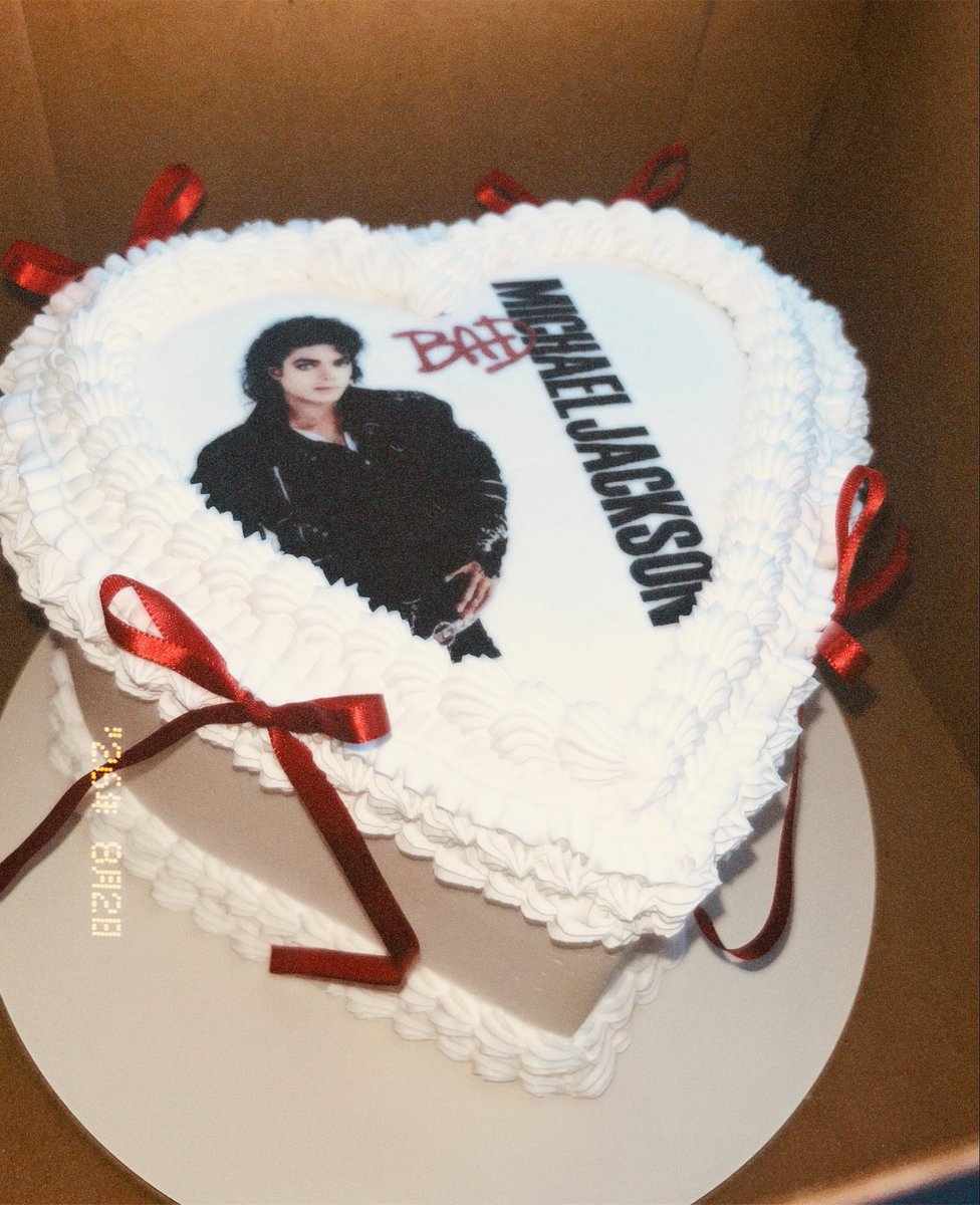 gigi | cintura do michael jackson tweet media