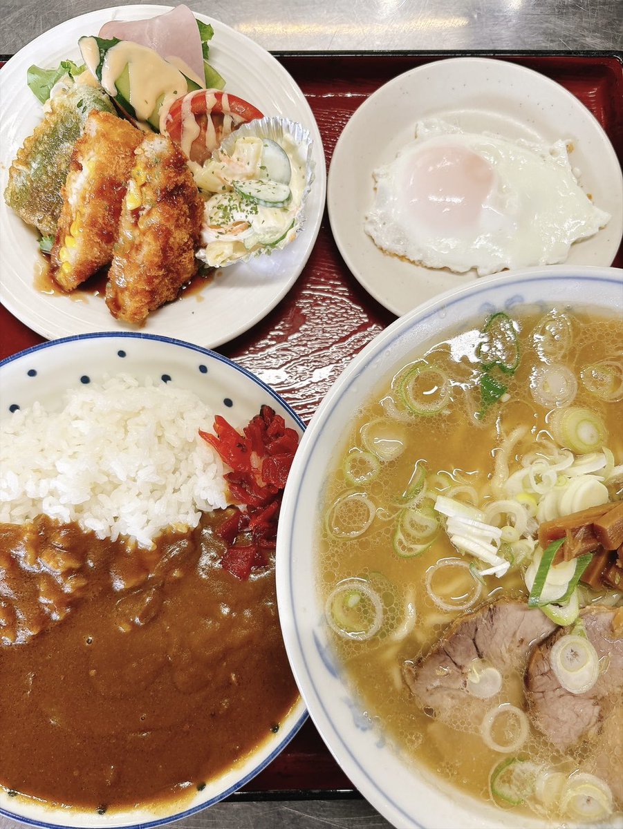oomoriseimen's tweet photo. いつもありがとうございます😊
８／３(月)本日のラー定おかず券は、カレーライスとコロッケになります☺️
本日も宜しくお願いします。

※ラー定おかず券は、併せてラーメンとの購入が必要となります。また用意した数量に達すると予告なくおかずを変更致します。 https://t.co/CAEknrWxCC
