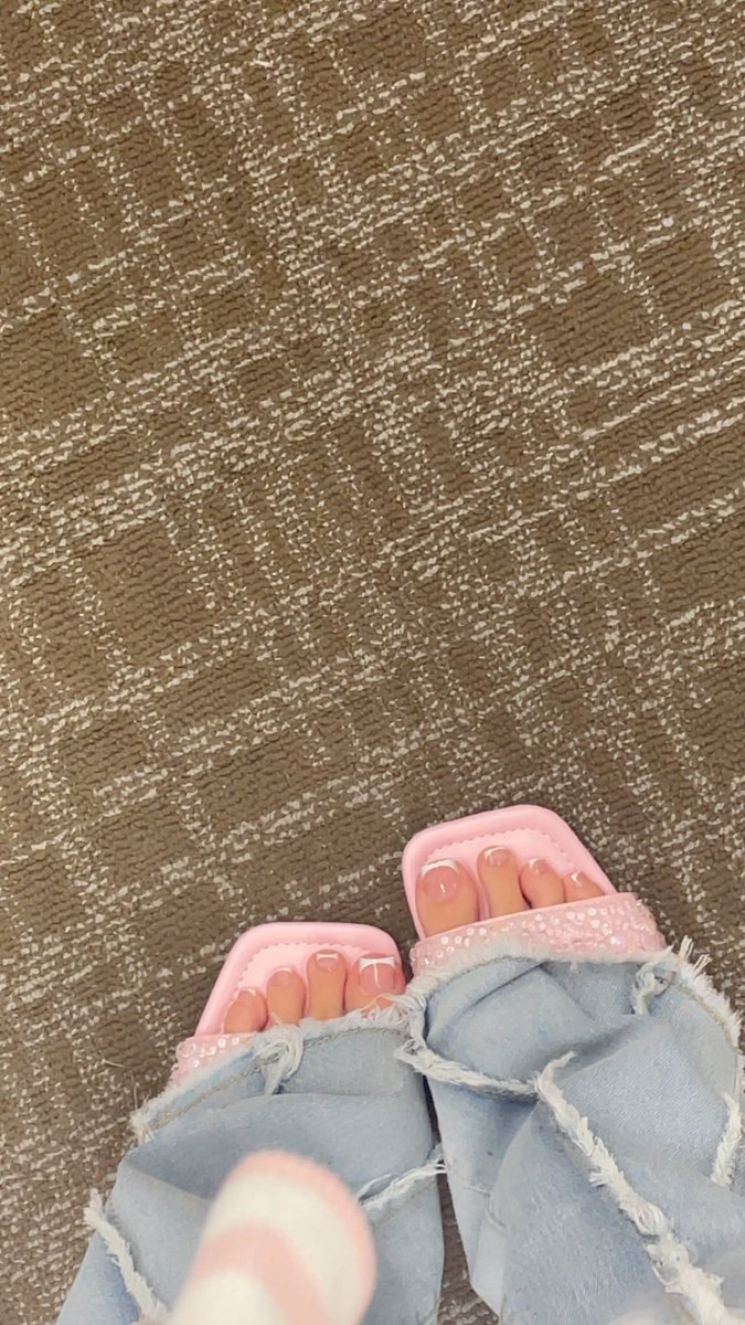 ThisthaLiashi's tweet photo. draft #WhiteToes
#latina https://t.co/z5hHxTWg7k