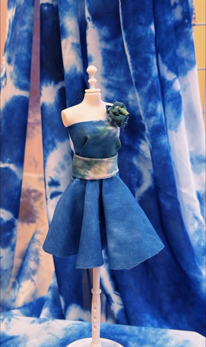 cui_ye96723's tweet photo. Little dress, big indigo beauty 💙
#HandmadeArt https://t.co/rIPeZXzcQw