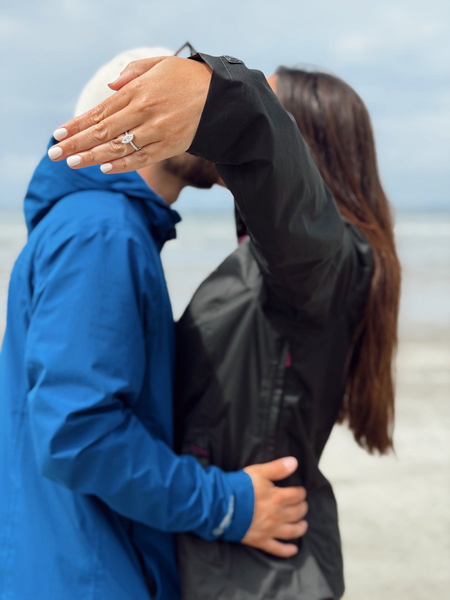 ItsSolperuchini's tweet photo. Meet my fiancée 💍🖤 https://t.co/nsh2pPvUgg