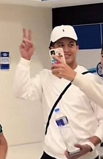 belldrei_414's tweet photo. shuta tapos kapag kami kinilig kami pa mali 🙂‍↔️🤏🏻 haayyyy iykyk 🤍 https://t.co/YufyWsXXhS