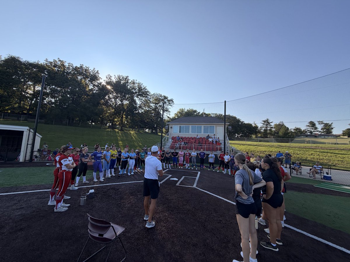 Raven_Softball's tweet photo. A busy day of camp at the field! 

We are so thankful for the middle school and high school athletes that’s came to campus today! 

The future is bright for Raven Softball‼️ https://t.co/LSTnJ5pn4z