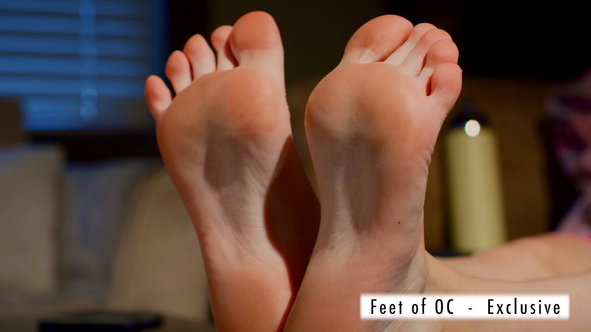 FeetOfOC_X's tweet photo. @FeetFinder What is it that they say about white toes, again?

Pictured: Tess https://t.co/TCsyT66ek3