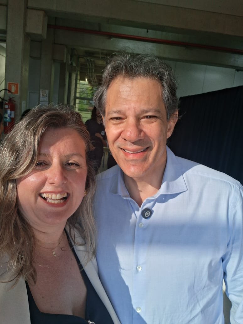 ProfAdelino_'s tweet photo. Está na hora do Estado de São Paulo mandar o @tarcisiogdf, entreguista mor das riquezas do Estado, de volta para o Rio de Janeiro. É tempo de eleger o professor @Haddad_Fernando, para construir um São Paulo mais humano, lugar da cidadania. https://t.co/5t682zhAhP