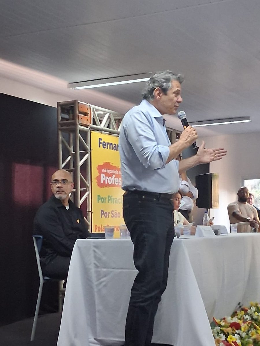 ProfAdelino_'s tweet photo. Está na hora do Estado de São Paulo mandar o @tarcisiogdf, entreguista mor das riquezas do Estado, de volta para o Rio de Janeiro. É tempo de eleger o professor @Haddad_Fernando, para construir um São Paulo mais humano, lugar da cidadania. https://t.co/5t682zhAhP