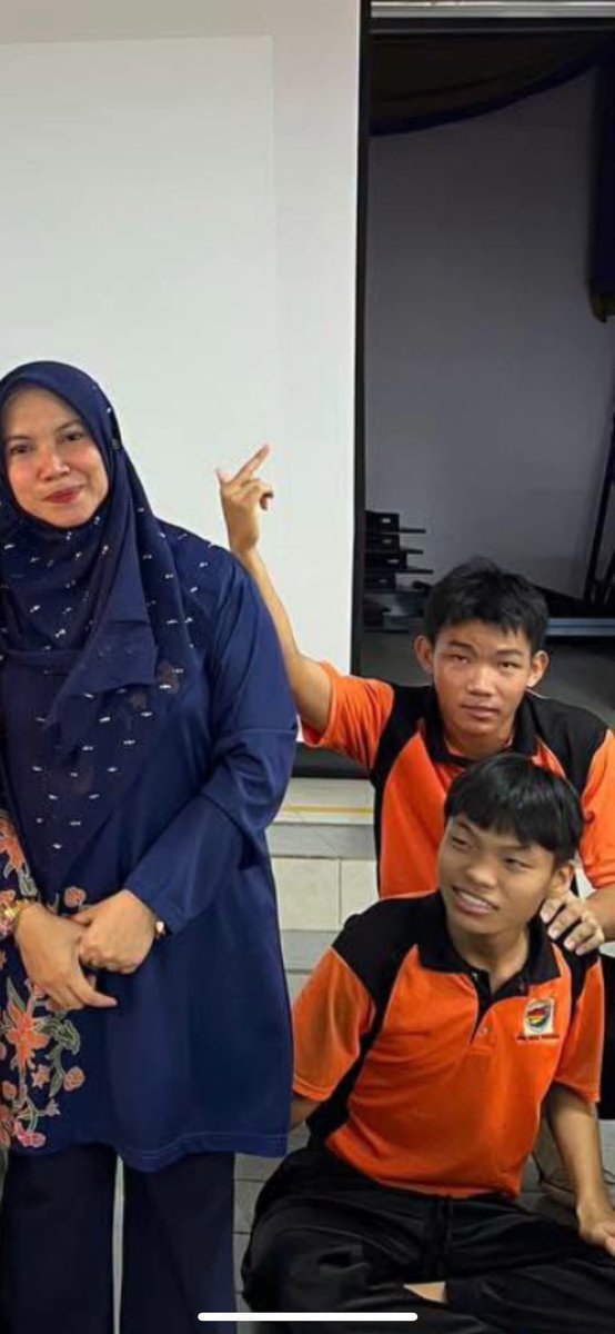 bckupacc99's tweet photo. Tak ada adab pulak budak ceni https://t.co/I7GlCRpZpH