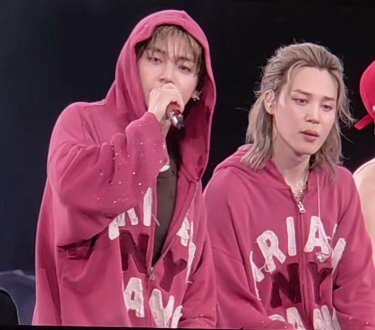 myyouwithjk's tweet photo. i need two boyfriends so i can dress them like twins https://t.co/tulTXfJAjn