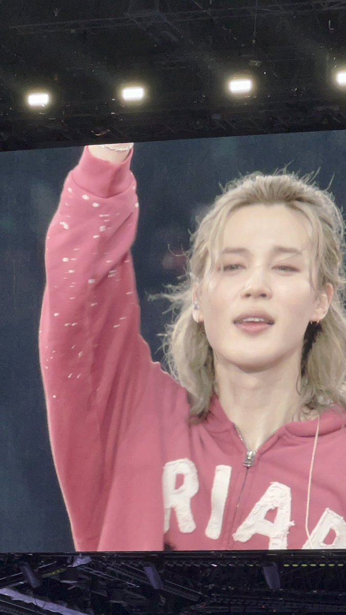 kmfansite's tweet photo. i just saw an angel 😖 https://t.co/McOt8dJCTo