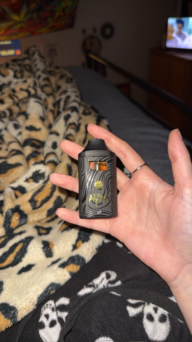 runtbrained's tweet photo. i know whoever dropped this in front of my house is mad asf https://t.co/VTb2VJh1KF
