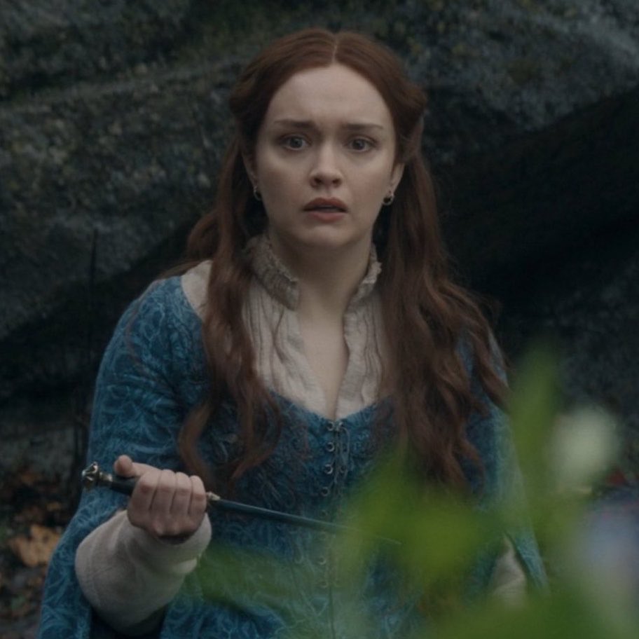 Iesbicent's tweet photo. alicent looks so gorgeous plotting to kill her son <33 https://t.co/Ggk4e2Xpqy