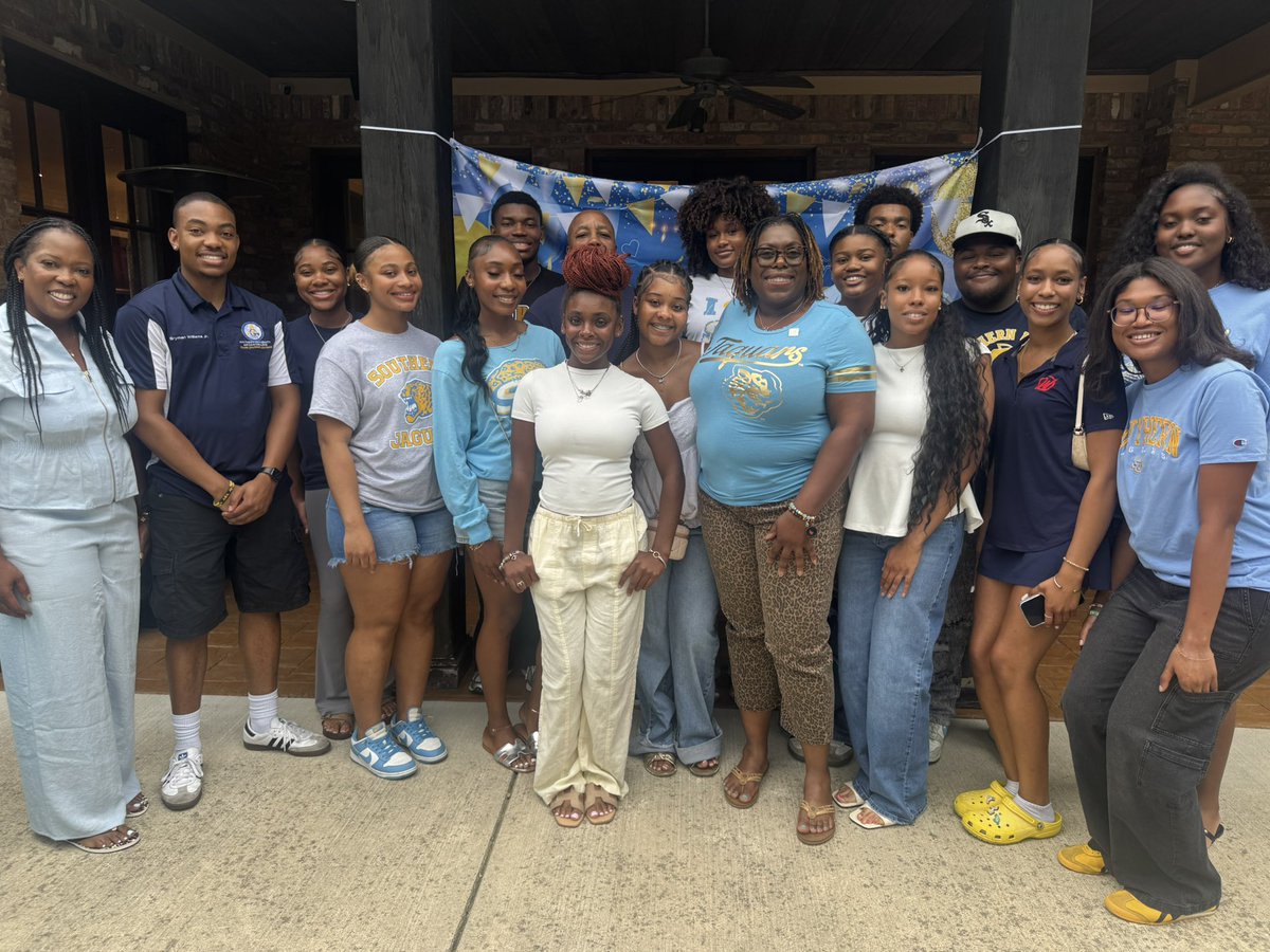 alumni_su's tweet photo. 🩵💛Our Annual Jaguar Student 
Send-Off was a tremendous success! We were honored to celebrate alongside our incoming freshmen, returning students, proud parents, and fellow alumni as we wished our Jaguars a safe and successful school year.

Geaux Jags! 🐆 https://t.co/4yChxysTRT