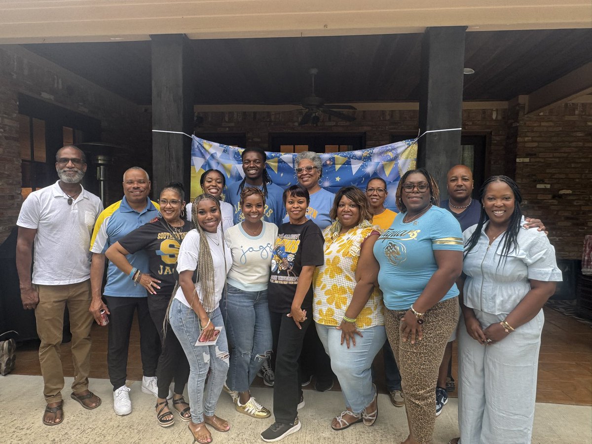 alumni_su's tweet photo. 🩵💛Our Annual Jaguar Student 
Send-Off was a tremendous success! We were honored to celebrate alongside our incoming freshmen, returning students, proud parents, and fellow alumni as we wished our Jaguars a safe and successful school year.

Geaux Jags! 🐆 https://t.co/4yChxysTRT