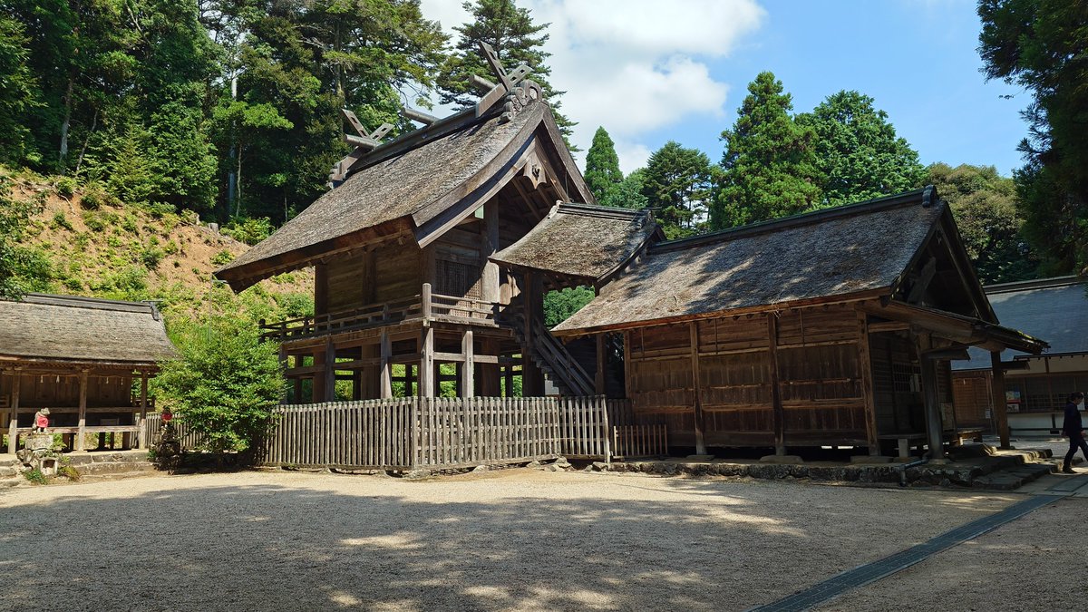 Wanwan_3193's tweet photo. 八重垣神社の一つ山を隔てたところにある神魂神社。ひっそりした聖地と言う感じ。大社造り社殿は最古のモノ https://t.co/9sWkzk4dAd
