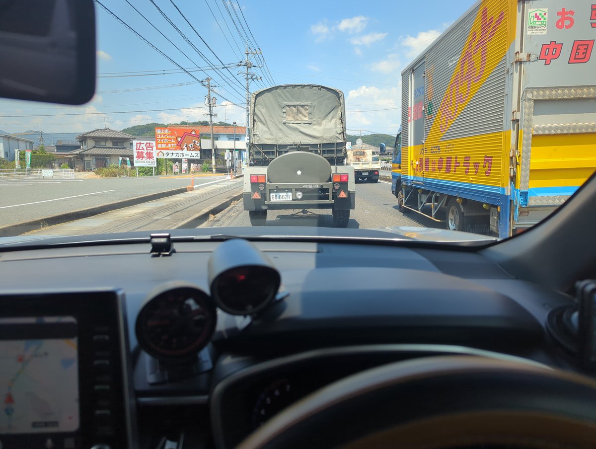 corolla_crosshv's tweet photo. 自衛隊の車列に挟まれた🤭
ミリタリー牽引オフ開始😳 https://t.co/S5AtNOdwI0