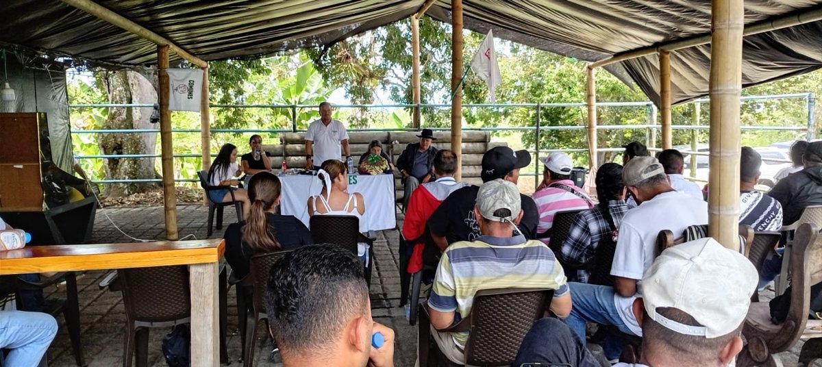 Omar_Comunes's tweet photo. Desde la Asamblea Departamental del Partido Comunes en Risaralda seguimos en pie de lucha, firmes en la palabra empeñada y en el compromiso histórico con el pueblo colombiano.

Nuestra resistencia pacífica seguirá siendo por la vida, la justicia social, la defensa de los territorios y la construcción de una paz completa. No nos rendimos, no claudicamos y no renunciamos al sueño de una Colombia nueva.