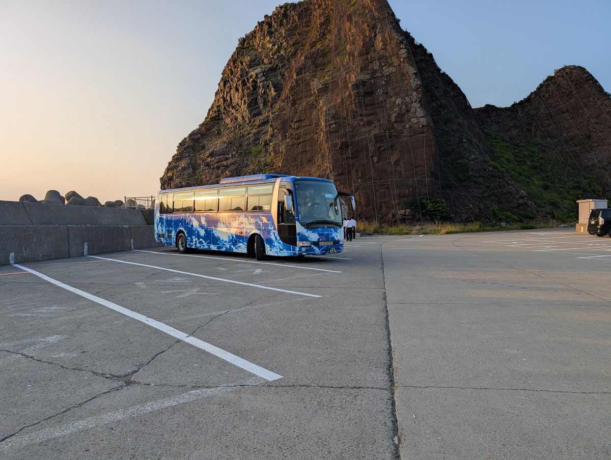 SapporoKankoBus's tweet photo. 先週はドライバー7名を対象に道東方面の研修を実施🚌阿寒湖、摩周湖、知床五湖、知床峠、ウトロ港、女満別などを2泊3日で研修🫡経路確認や観光地・道の駅などでのバス駐車位置と進入方法の確認をメインに行いました🚌教官と一緒に現地まで行き教えてもらえる貴重な機会で充実の3日間になりました👍 https://t.co/mvOik01Kuo