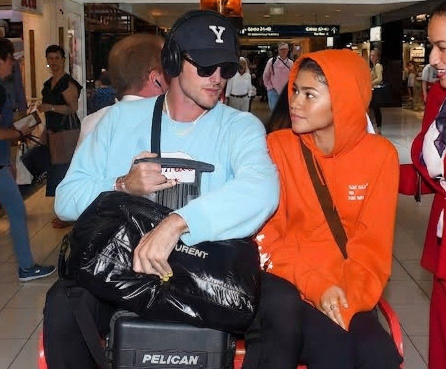 BoinkBuzz's tweet photo. 7 Years Ago, Zendaya broke up with Tom Holland and she immediately started dating her Euphoria Co Star, Jacob Elordi because she was tired of short kings.

After dating for about a year. They Finally broke up and she got right back with her Now Husband, Tom Holland. https://t.co/Vw64QvIiVd