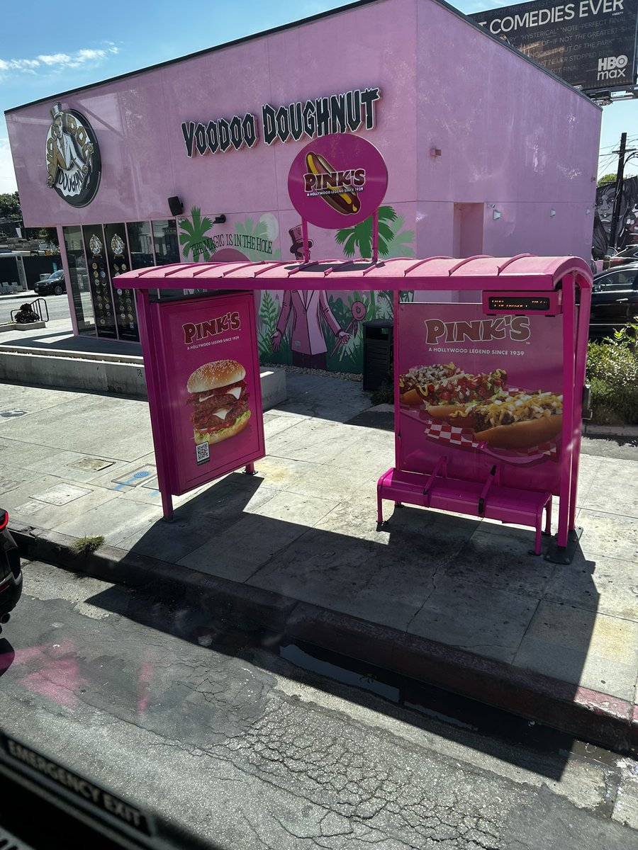 genchos0419's tweet photo. LAで行けなかった
通りすがっただけーーWWW
バスの中から…🫣
#PINKS
#TravisJapan https://t.co/b2hcGeg5fF