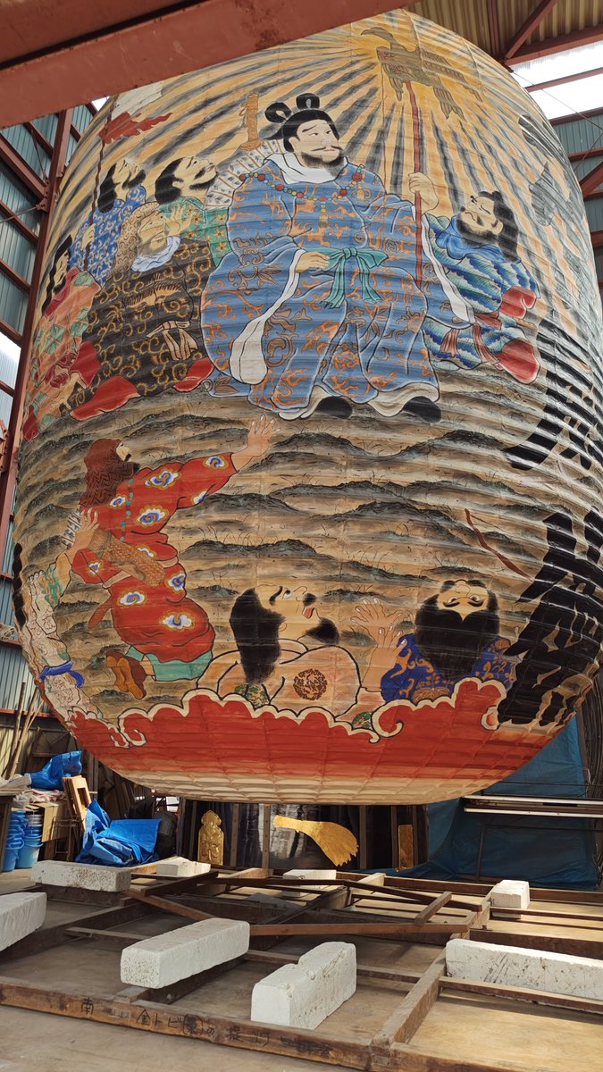 BigLanternFes's tweet photo. 昨日は大提灯「土用干し」の最終日、写真は午後から開始した大宝組です。
お祭り前に一旦干して風を通し、直す所がある場合は修復します。
#三河一色大提灯まつり は8月22日㈯・23日㈰開催です。
※写真の「ALT」から説明もご覧ください🏮🏮

この日も酷暑の中、皆様お疲れ様でした。 https://t.co/4iGXhfZUOF