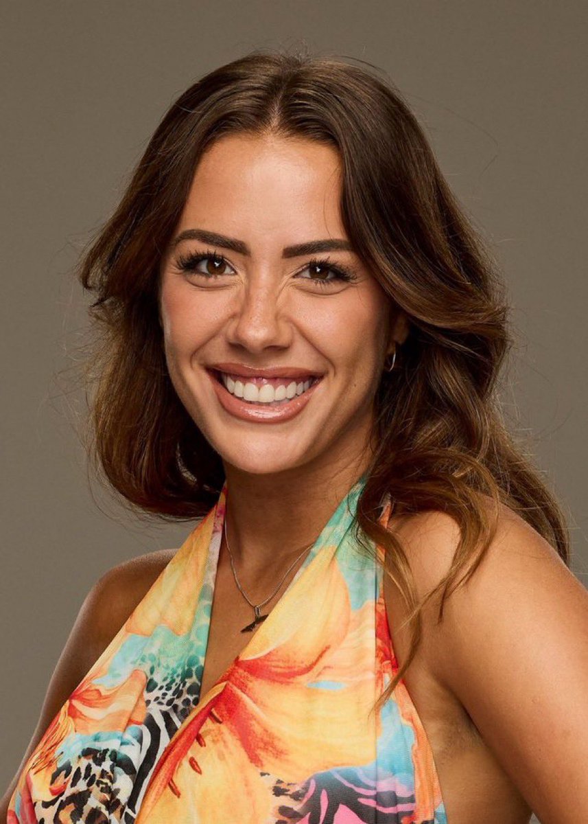 Probstology's tweet photo. She highkey playing flawlessly representing Survivor the right way that’s mother #BB28 https://t.co/5jrLOF7C76