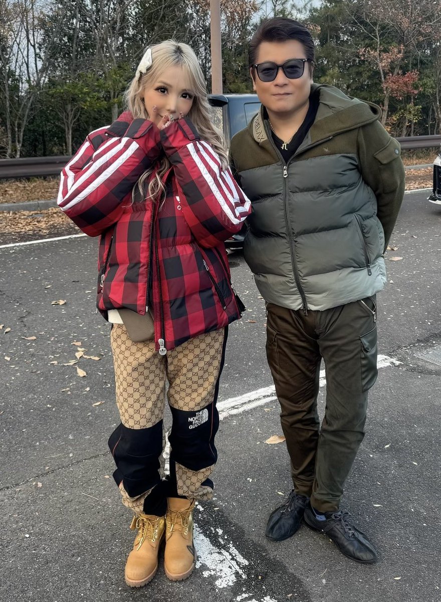 shimoruna's tweet photo. このたびの災害で被災された皆様へ、心よりお見舞い申し上げます。

ニュースを見るたびに胸が痛んで泣きそうになりました。本当に心配しています。
仲良しのモーターリンク熊本&俳優の水元秀二郎さんも被害を受けており。心配して電話で話しました。何か出来る事は無いかな⁉️と考えました。

少しでも美味しいご飯を食べて、ホッと笑顔になって���らえたらいいなと✨🥺
そんな思いを込めて、炊き出しをさせていただきます。

私達にできる事は、本当に小さなことかもしれませんが、少しでも皆様の力になれたら嬉しいです‼️
時間や場所の詳細は分かり次第書きます。
一日も早く、皆様が安心して笑顔で過ごせる日常が戻るように心よりお祈りしてます。
#拡散希望